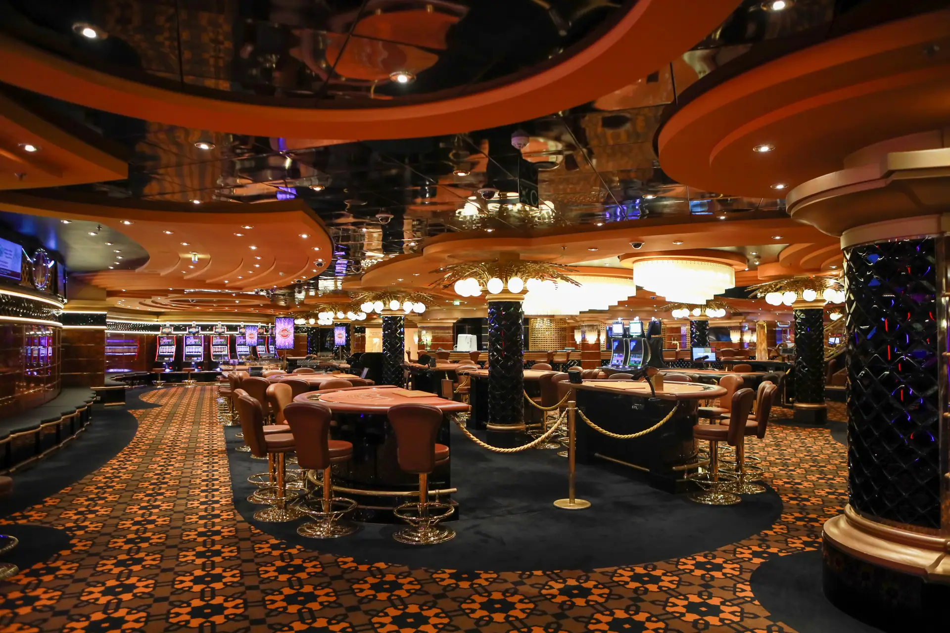 Elegantes Interior-Design eines Casino-Standorts