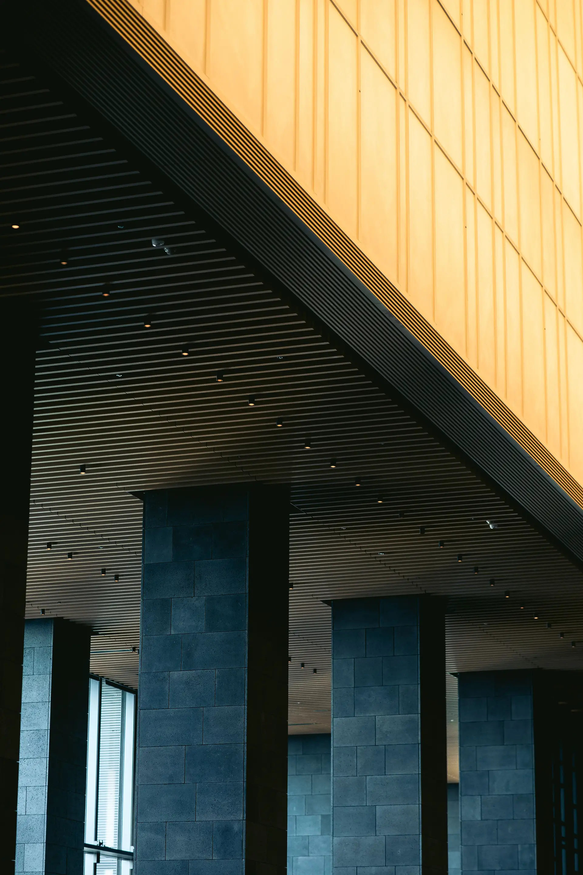 Architektonische Details der Deckenkonstruktion