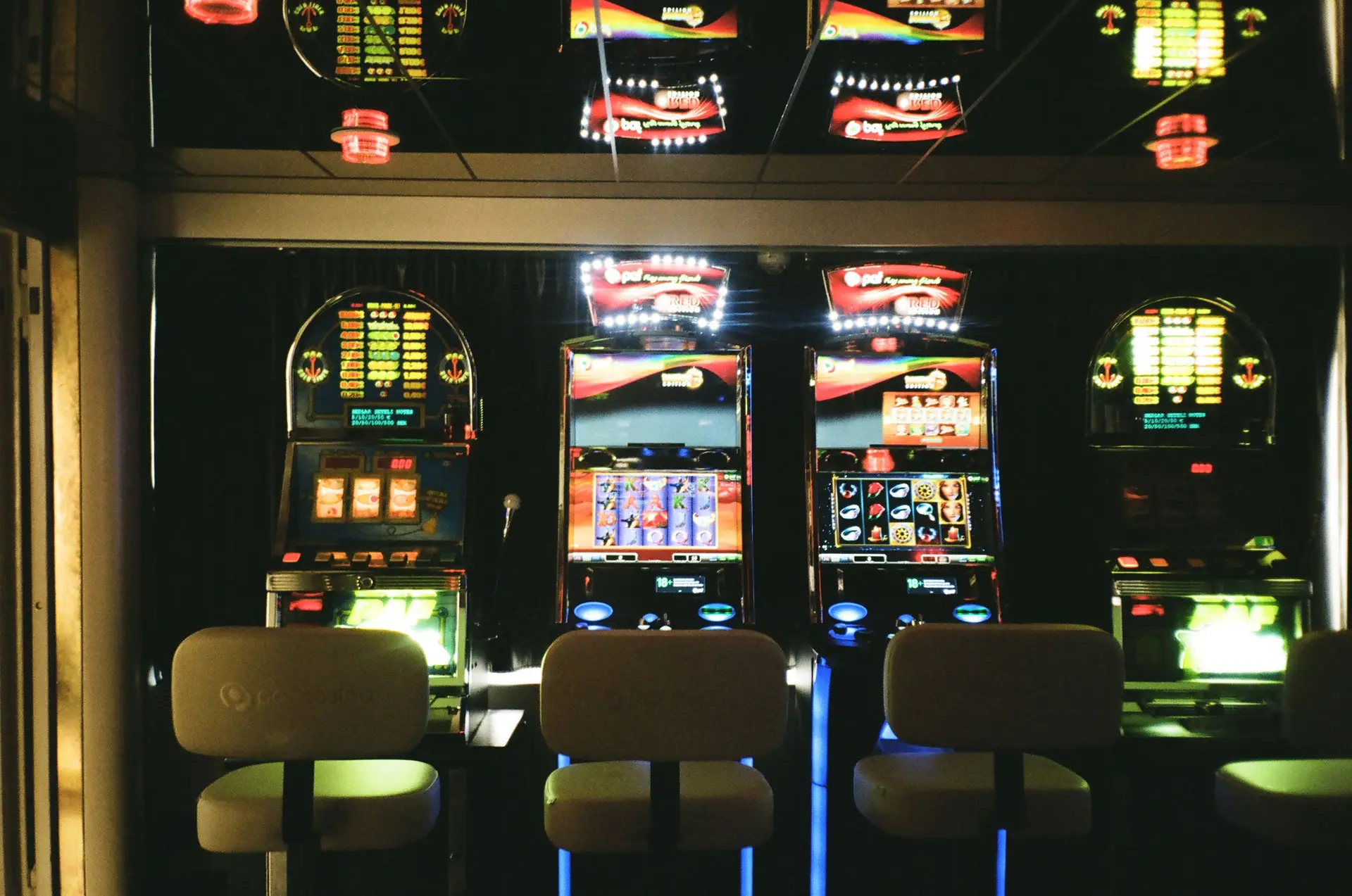 Reflektierende Decken im Casino